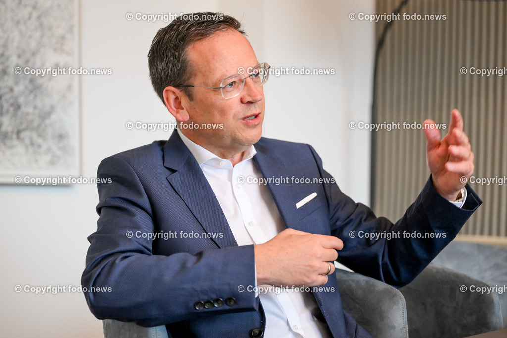 Klaus Kumpfmueller (Vorstandsvorsitzender der Hypo Oberoesterreich)_ 16.04.2024-12 | 16.04.2024, Linz, AUT, Hypo Oberoesterreich, Linz, im Bild Klaus Kumpfmueller (Vorstandsvorsitzender der Hypo Oberoesterreich)