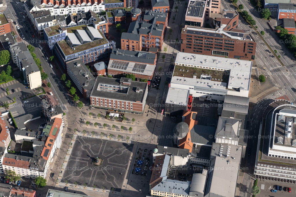 4030339 | BREMERHAVEN 01.06.2020 Platz- Ensemble Theodor-Heuss-Platz im Innenstadt- Zentrum im Ortsteil Mitte-Süd in Bremerhaven im Bundesland Bremen, Deutschland. // Ensemble space an place Theodor-Heuss-Platz in the inner city center in the district Mitte-Sued in Bremerhaven in the state Bremen, Germany. Foto: Gerhard Launer