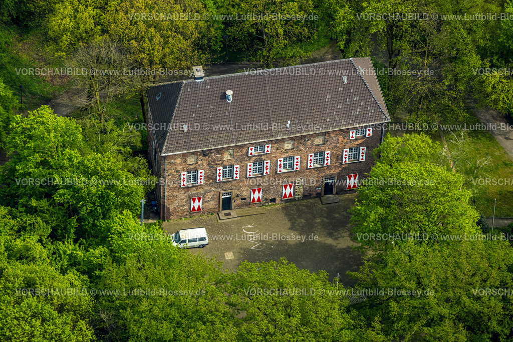 Oberhausen240401996 | Luftbild, Kastell in Holten mit bunten Fensterladen, grüner Wald, Holten, Oberhausen, Ruhrgebiet, Nordrhein-Westfalen, Deutschland