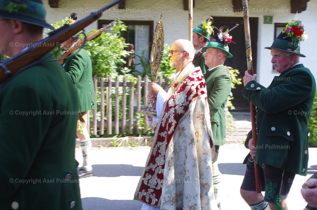 IMGP4192 | fotografiert von Axel PollmannLeonhardi Wallfahrt Benediktbeuern und Murnau, Fronleichnam, Fasching, Landschaft im Loisachtal und Benediktbeuern  - Realisiert mit Pictrs.com