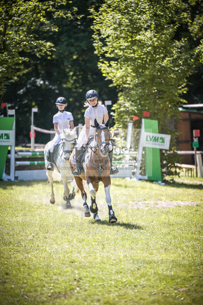 DOS_4773 | Entdecke hochwertige Reitturnierfotos von Foto Oger. Professionell, emotional und authentisch – jetzt Lieblingsmomente im Shop bestellen.Deutschlandweite Turnierfotografie. - Realisiert mit Pictrs.com