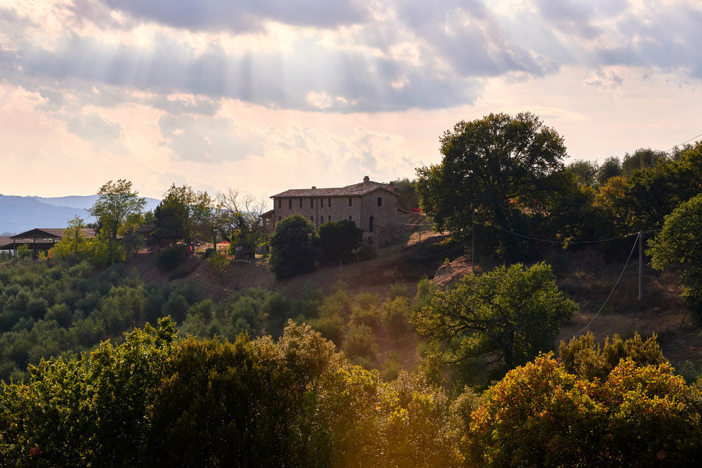 Bauernhaus in Gewitterfront | , Italien - September 05, 2016: Bauernhaus in Gewitterfront. - Realisiert mit Pictrs.com
