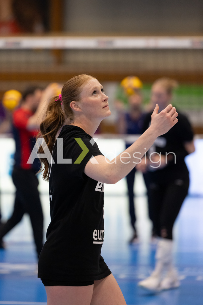 Volleyball I Frauen I Saison 2025-2026 I Volleyball NLA | Women I 1/2 Finals I  VC Kanti Schaffhausen - Sm'Aesch Pfeffingen I 18.03.2026 | 3 Sydney Cole (USA) (VC Kanti Schaffhausen) – Pass / Zuspiel - Realisiert mit Pictrs.com