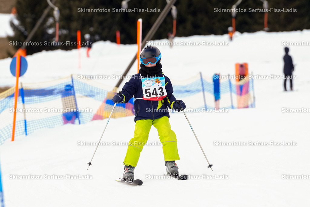 SRF_02.01.2026_0914 | Skirennfotos,Serfaus,Fiss,Ladis,Kinderskirennen,Winter,Tirol,Oberland,skirace,SFL,feelfree,weil wir's genießen,ski,Ski,skifahren,Sonnenplateau, - Realisiert mit Pictrs.com