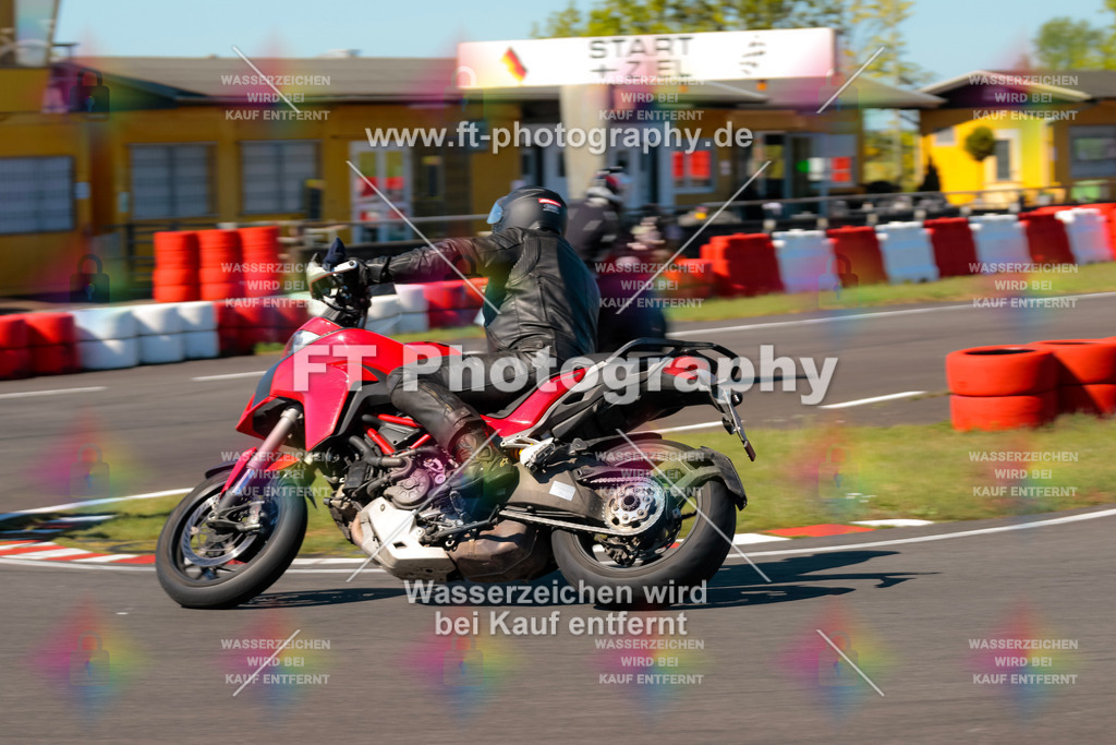 Moto-TeamOBK-21675 | Hier findet Ihr Bilder von Touristenfahrten auf der Nürburgring Nordschleife oder von anderen Veranstaltungen die ich besucht habe. Viel Spass beim Durch Schauen 