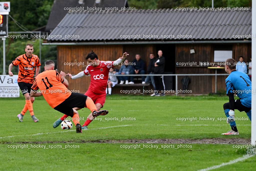 SV Viktoria Viktring vs. FC Mondi Frantschach | #11 Markus Schmerlaib FC Frantschach, #10 Raphael Kassler SV Viktoria Viktring, SV Viktoria Viktring vs. FC Mondi Frantschach, SV Viktoria Viktring vs. FC Mondi Frantschach am 02.08.2025 in Klagenfurt (Sportplatz Viktrink), Austria, (Photo by Bernd Stefan)