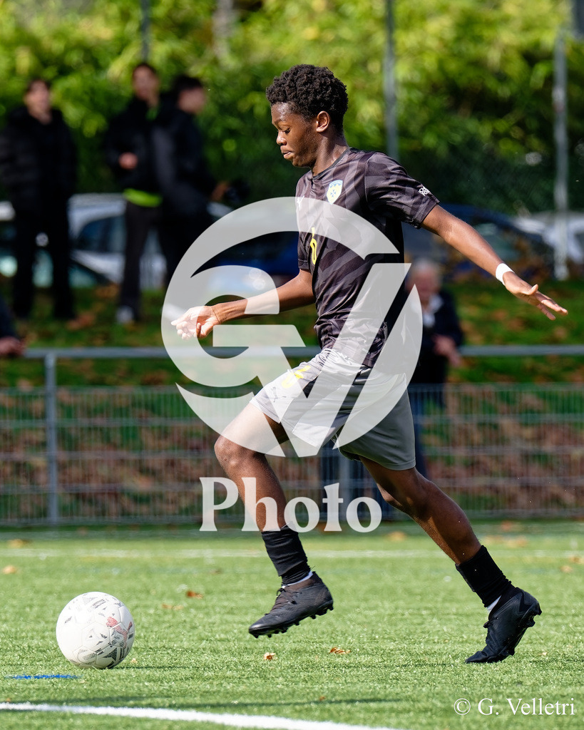 Youth League A - CS Italien - FC Plan-les-Ouates | Aaron Ebelle Lottin (6 FC Plan-les-Ouates) durant le match de Youth League A entre CS Italien et FC Plan-les-Ouates au Stade du Bois-de-la-Bâtie à Petit-Lancy, Suisse