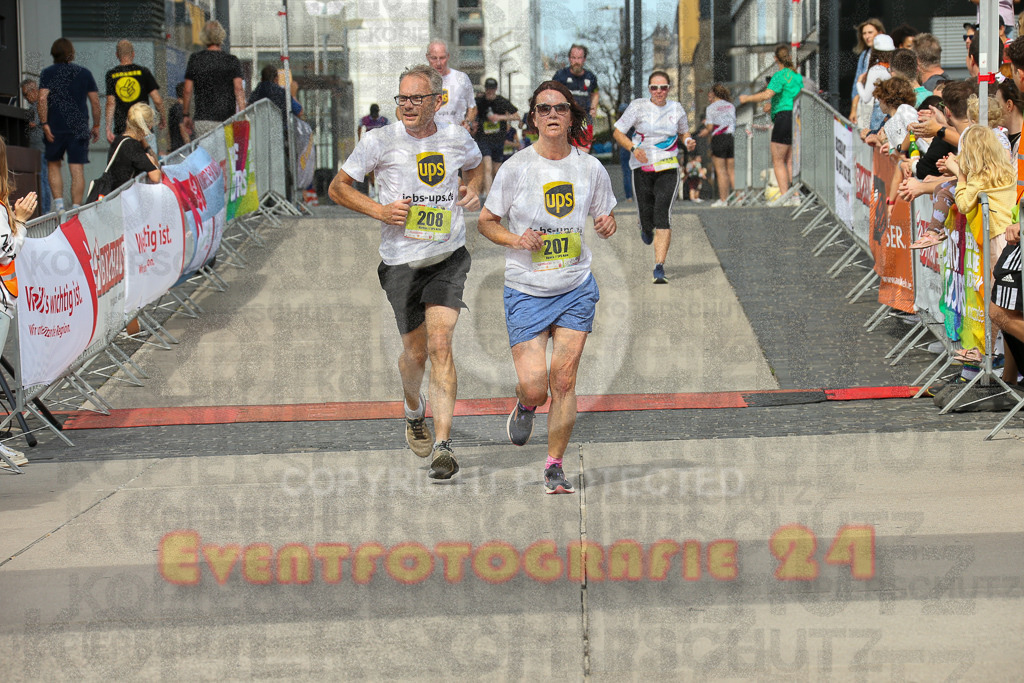 250920_1327_EX1_4768 | Sportfotografie im Rhein-Sieg Kreis, Köln, Bonn, NRW, Rheinland Pfalz, Hessen, etc. Unser Tätigkeitsfeld umfasst den Laufsport vom Volkslauf über den Marathon, Duathlon, Triathon bis zum Ultralauf wie Kölnpfad Ultra oder Schindertrail.