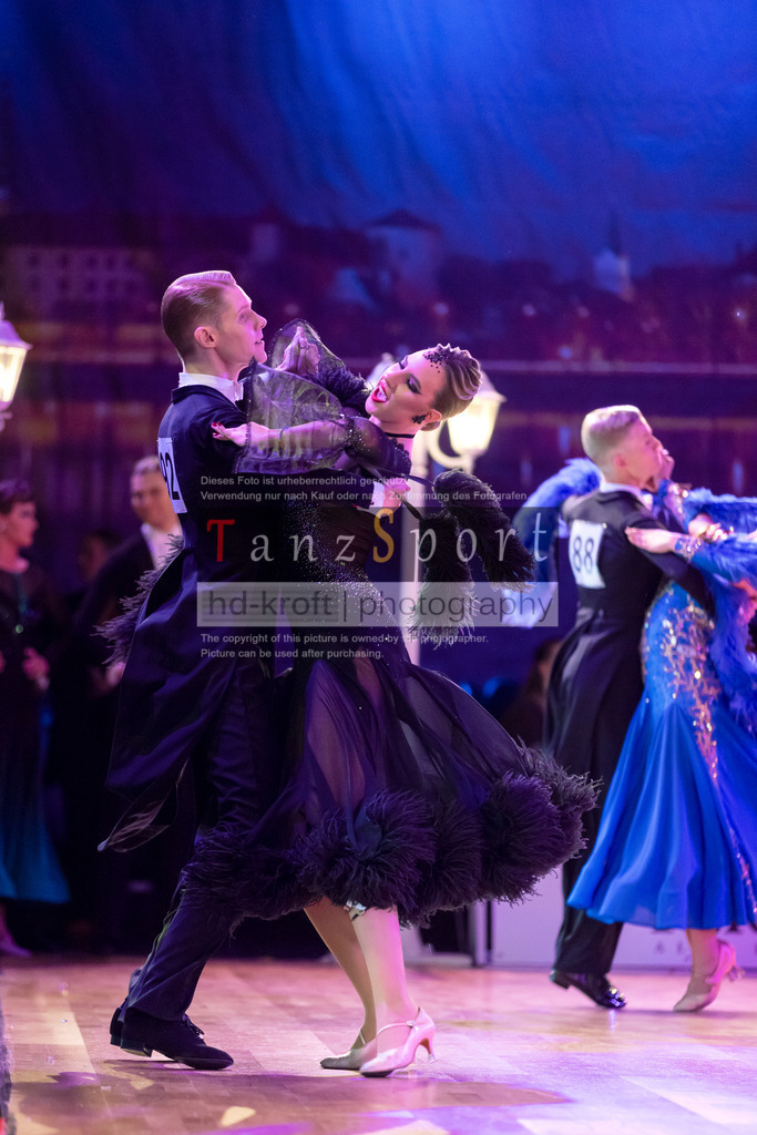20241215_WDSF_Int_Open_Std-Riga-8943 | Tanzsportbilder, Standardtanz, Lateintanz, WDSF, DTV, LTVB, dancecomp, goc, hessen tanzt, blaues band der spree, walzer, tango, wiener walzer, slowfox, quickstepp, samba, rumba, cha-cha-cha, paso doble. jive, hd-kroft photography, turniertanzsport