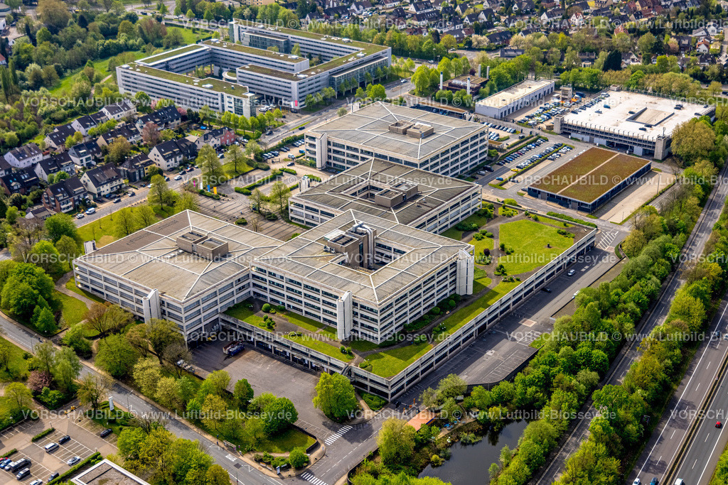 Essen240400784 | Luftbild, Polizeiinspektion Essen-Süd, GALERIA Karstadt Kaufhof GmbH Zentrale, Zentrale Warenannahme Universitätsmedizin Essen, links der Büropark Bredeney, Schuir, Essen, Ruhrgebiet, Nordrhein-Westfalen, Deutschland