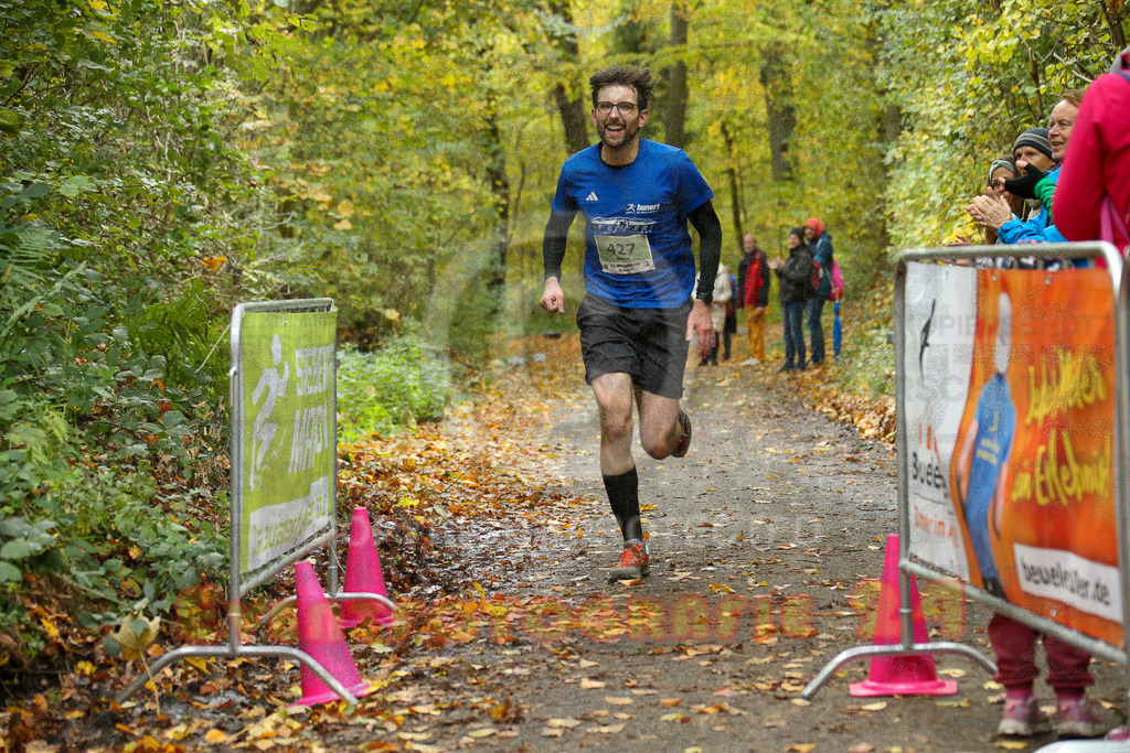 251026_1205_EX1_9872 | Sportfotografie im Rhein-Sieg Kreis, Köln, Bonn, NRW, Rheinland Pfalz, Hessen, etc. Unser Tätigkeitsfeld umfasst den Laufsport vom Volkslauf über den Marathon, Duathlon, Triathon bis zum Ultralauf wie Kölnpfad Ultra oder Schindertrail.