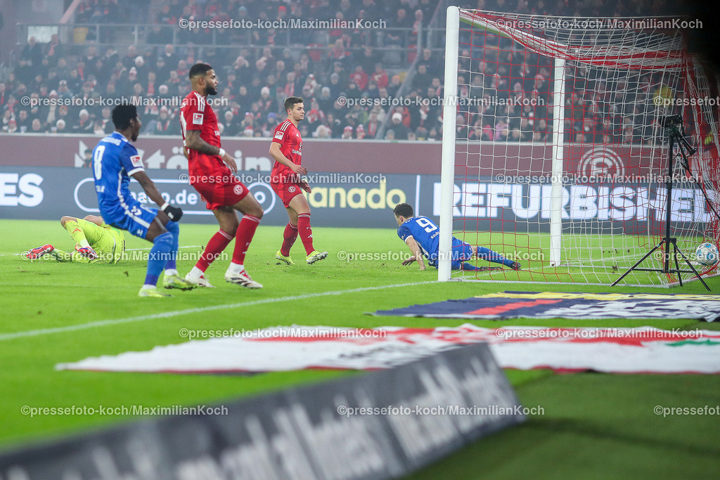 Due20122401030 | 20.12.2024, Fußball, Fortuna Düsseldorf - 1. FC Magdeburg, 2. Bundesliga, Merkur Spiel-Arena, Saison 2024 2025: Torjubel Martijn Kaars (1.FC Magdeburg #9) nach dem 1:0 Treffer TorDFB regulations prohibit any use of photographs as image sequences and or quasi-video.