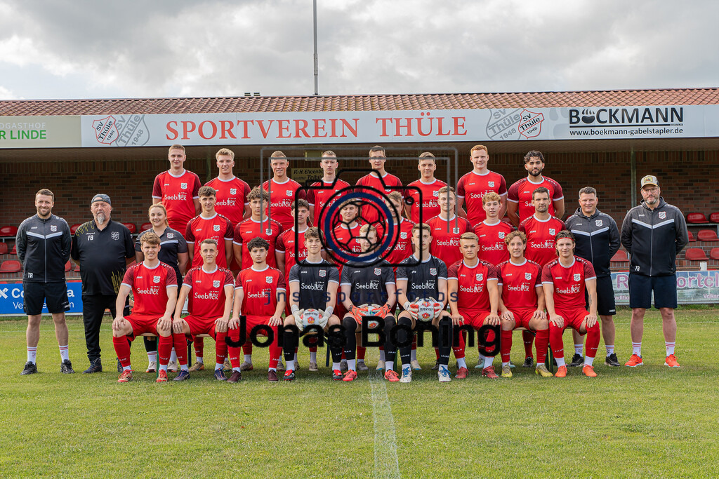 Fußball I Herren I Saison 2026-2027 I Mannschaftsfoto I SV Thüle I - Bezirksliga Weser-Ems 4 I 2506 | jns.sportfotos - Realisiert mit Pictrs.com