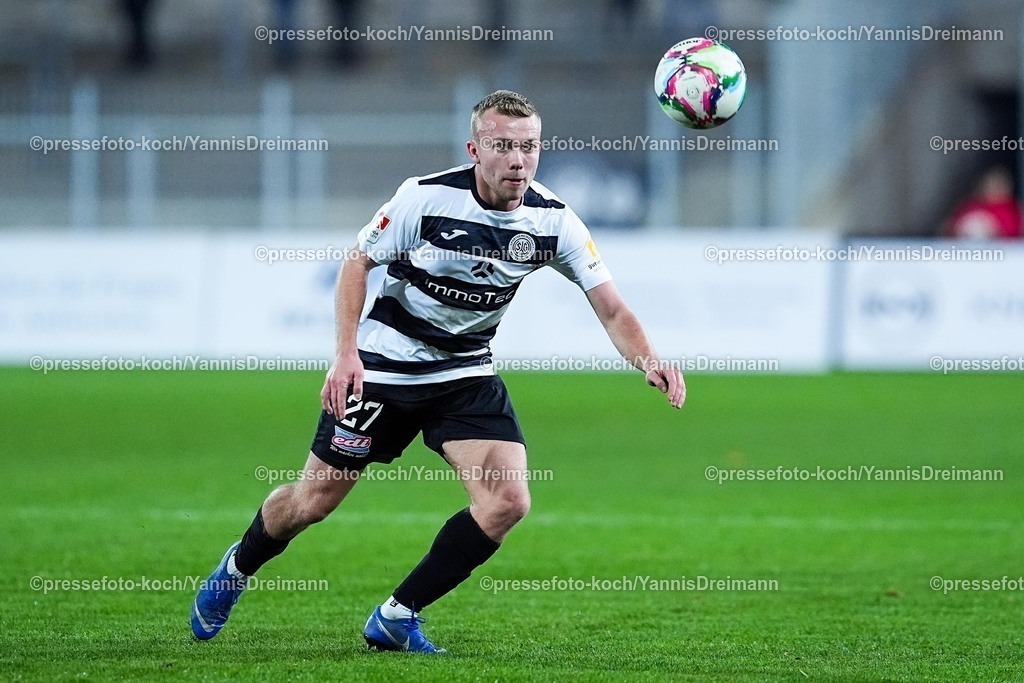 xYDRx06112501059 | 06.11.2025, xydrx, Fußball, Oberliga Westfalen, SG Wattenscheid 09 - FC Eintracht Rheine, Saison 2025 2026, Lohrheidestadion:  Finn Wortmann (SG Wattenscheid 09 #27)