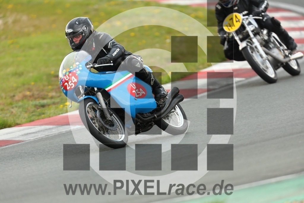 u254-20260418_03692 | Schöne Erinnerungen an spannende Momente - das festzuhalten ist unser Job. PIXELrace.de ist seit 2003 auf den Rennstrecken Europas unterwegs um die Action draußen beim Fahren und die wunderbare Stimmung imm Fahrerlager für euch einzufangen.