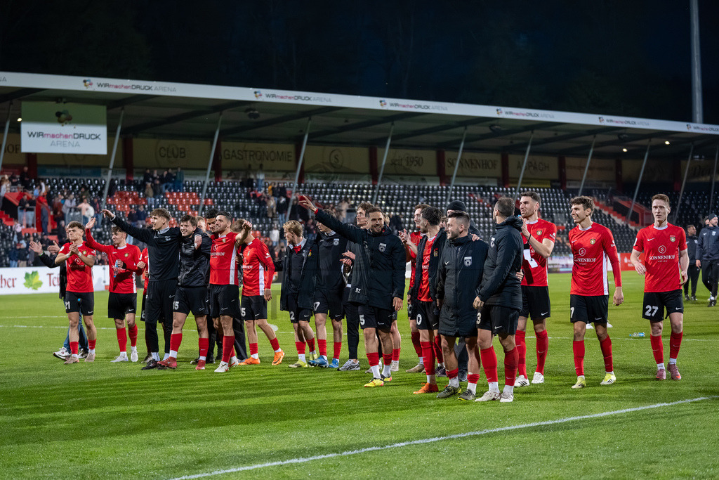 SG Sonnenhof Großaspach vs. SGV Freiberg, Fussball, Regionalliga Suedwest, 30. Spieltag, 22.04.2026 | SG Sonnenhof bedankt sich bei den Fans,SG Sonnenhof Großaspach vs. SGV Freiberg, Fussball, Regionalliga Suedwest, 30. Spieltag, 22.04.2026
