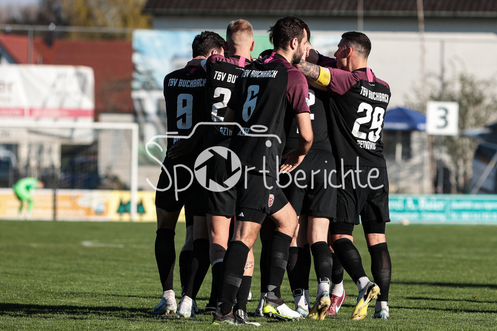 FC Pipinsried - TSV Buchbach | Jubel der Gaeste nach dem Tor zum 0-1 durch Daniel MUTEBA (TSV #16) / Torjubel