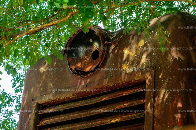 Alte Diesellok - Lampe | Fotografie mit Rost | Gesehen irgendwo in Bordeaux