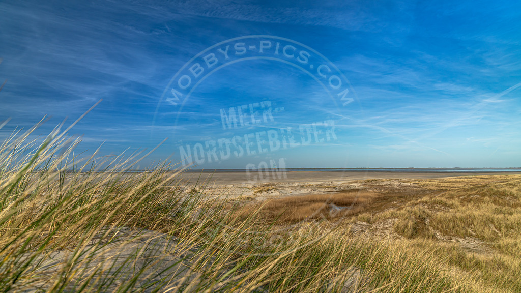 Westerhever Leuchtturm in weiter Ferne | Sandstrand am Hungerhamm