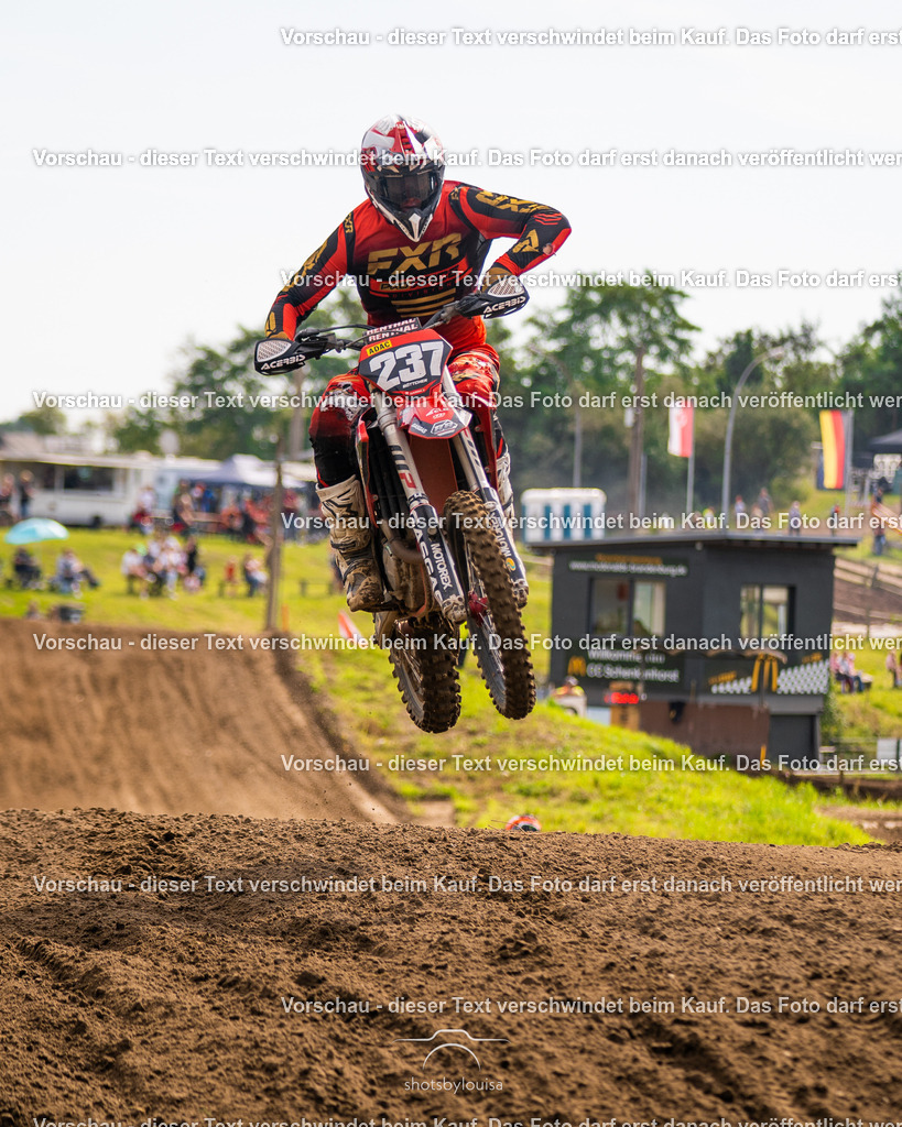 09_21_LM_Schenkenhorst-8455 | Sportfotografin aus Berlin-Brandenburg mit Fokus auf Motocross. Ich halte deine sportliche Leistung und echte Emotionen auf und neben der Strecke professionell fest. Entdecke die Fotos von deinem Rennen und bestelle sie direkt hier im Shop.