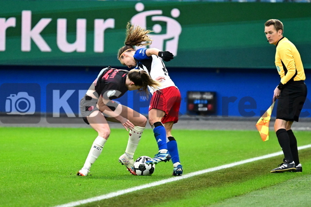 KBS Picture_HSV-Leverkusen_DFBpokal_Frauen_042 | v.l. Turanyi Lilla (Bayer Leverkusen) , Brunnthaler Melanie (HSV Frauen) ,Sportplatz :  Volksparkstadion, - Realisiert mit Pictrs.com