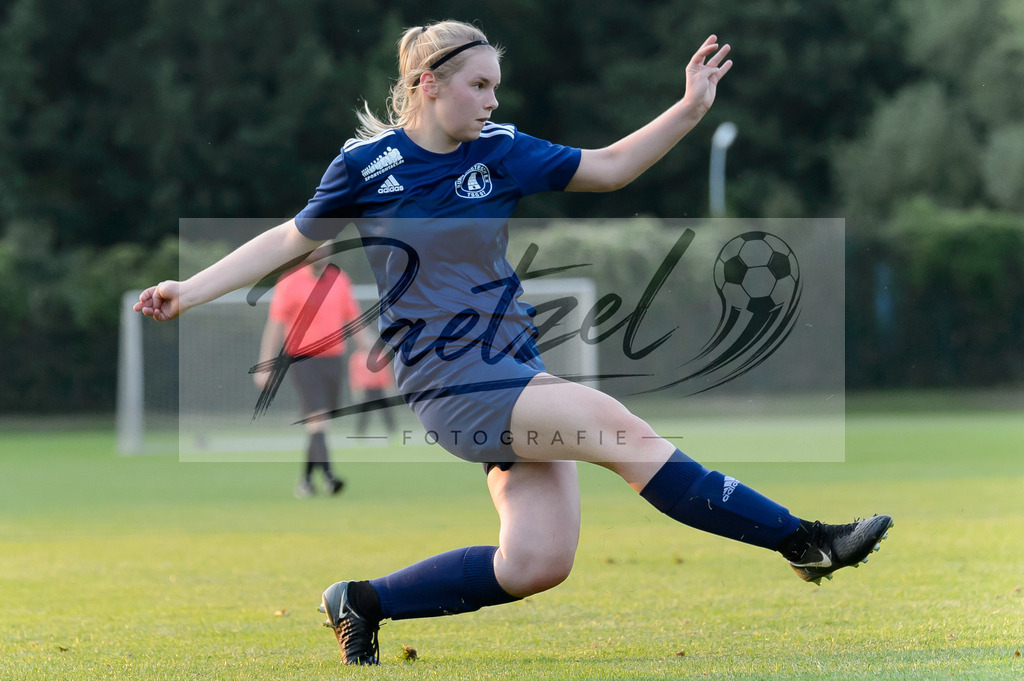 GREBES20210719_056 | Fussball, Frauen:   beim Spiel der 1. Kreisklasse zwischen TSG 07 Burg Gretesch IV und TuS Bad Essen im TSG-Sportpark am 19.07.2021 in Osnabrueck, Deutschland. - Realisiert mit Pictrs.com