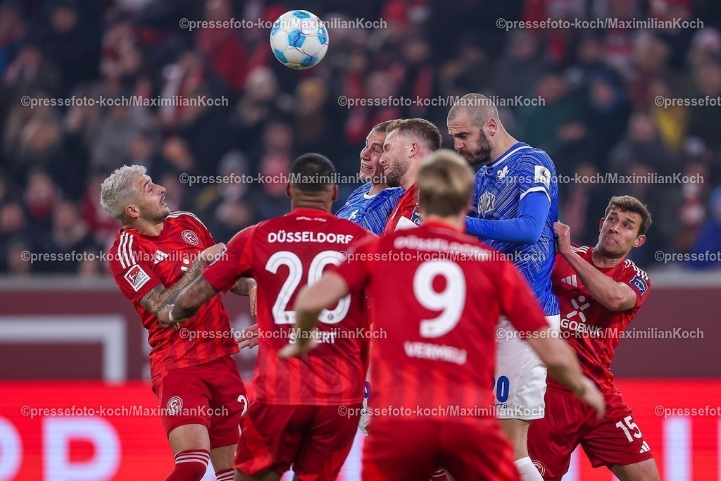 Due17012502183 | 17.01.2025, Fußball, Fortuna Düsseldorf - SV Darmstadt 98, 2.. Fußball Bundesliga, 18. Spieltag, Merkur Spiel-Arena, Saison 2024 2025: Kopfball Zweikampf StrafraumaktionDFB regulations prohibit any use of photographs as image sequences and or quasi-video.