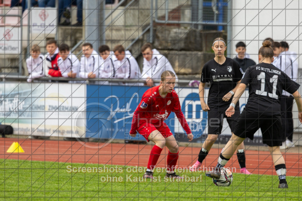 20250426_140602_0120 | #,1.FC Donzdorf (rot) vs. FC Wittlingen (schwarz), Fussball, EnBW-Oberliga B -Juniorinnen, 20. Spieltag, Saison 2024/2025, Rasenplatz, Lautertal Stadion, Süßener Straße 16, 73072 Donzdorf, 26.04.2025 - 14:00 Uhr,Foto: PhotoPeet-Sportfotografie/Peter Harich