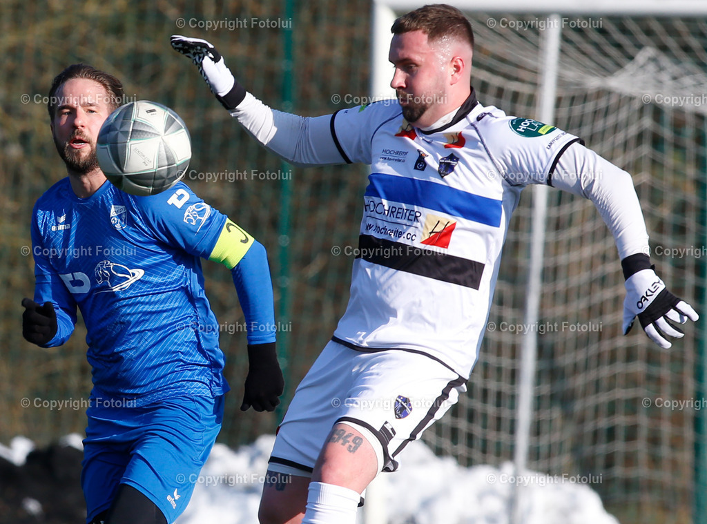 A_LUI_180125_11 | SPORT FUSSBALL TESTSPIEL ASKOE OEDT 1B-SU VORTUNA BAD LEONFELDEN 18.01.2025 IM BILD : SIMON ABRAHAM  (OEDT1B) UND MANUEL SCHENK (LEONFERLDEN) FOTO:FOTOLUI
