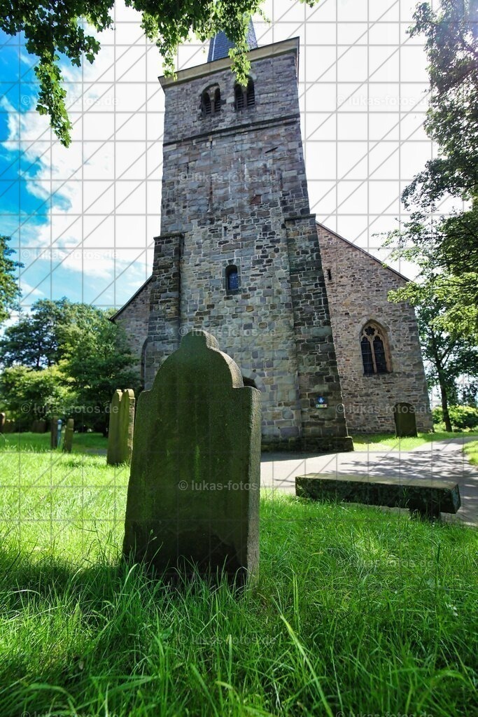 Dorfkirche in Stiepel | Dorfkirche in Bochum Stiepel - Realisiert mit Pictrs.com
