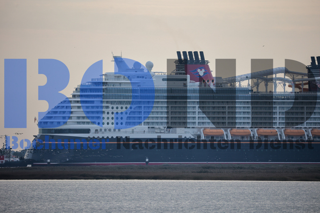 SES_EMDDIS20250920-19 | bond - Realisiert mit Pictrs.com