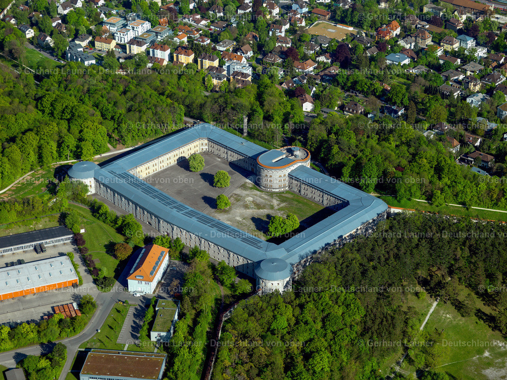 2858755 | Die Bundesfestung Ulm  und Neu-Ulm war eine von fünf deutschen Bundesfestungen, die durch den Deutschen Bund finanziert- und, wie auch zahlreiche Landesfestungen, im 19. Jahrhundert aus- oder neu gebau wurden.