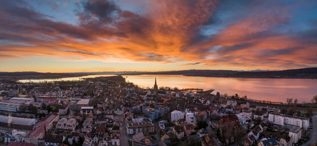 Radolfzellbilder_00323 | Die Stadt Radolfzell vor Sonnenaufgang - Realisiert mit Pictrs.com