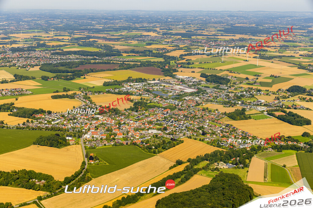Helpup Oerlinghausen Bild- Das Luftbild wurde 2025 vom UL-Flugzeug heraus erstellt ( keine Drohne bzw. Drohnenaufnahme ) - Hochauflösende Luftaufnahme -Nicht vergleichbar mit Google Maps oder Satelittenbilder- Die Geschenkidee !Mit Lizenz und Bildrechte bestellbar - CC
