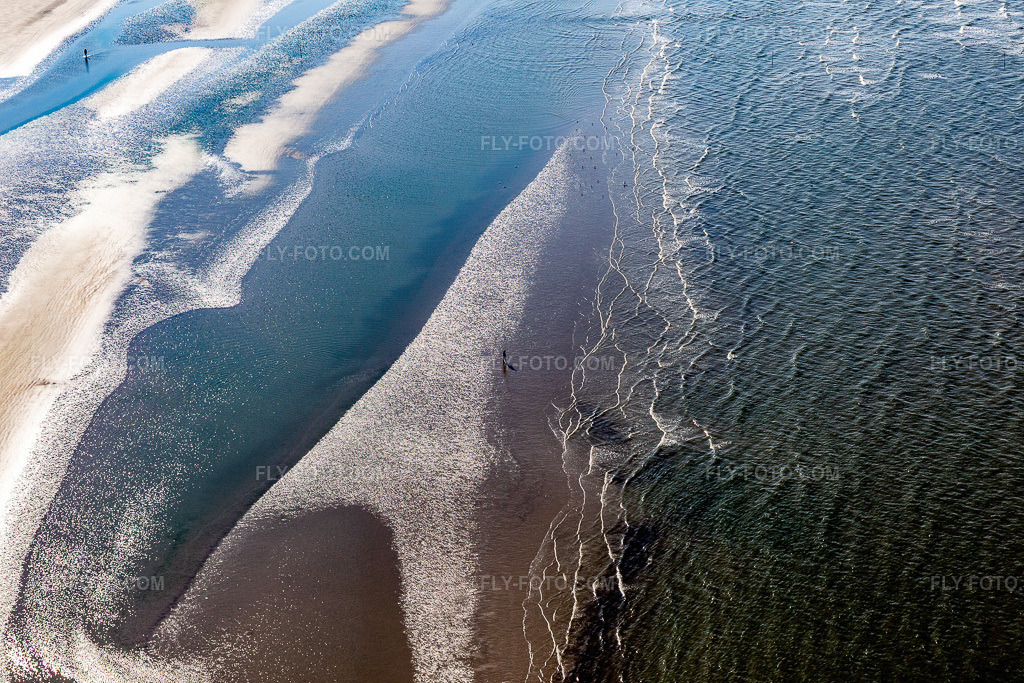 Aerial view: Sandy beach landscape along the coastline of the North Sea in Fanø in Fanø in the state South Denmark, Denmark.Photo: IMG_118647.jpg taken on 09/21/2019 by Werner Riehm/FLY-FOTO.comResolution of the original: 5472 x 3648 px