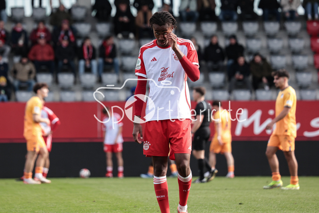 FC Bayern München U19 - TSG 1899 Hoffenheim U19 | Jonah KUSI-ASARE (FCB #9) in Aktion ( Freisteller / Einzelfoto
