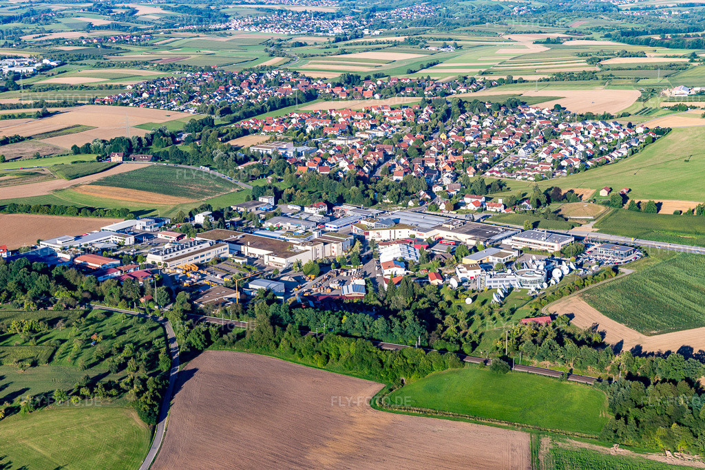 Luftbild: Industriegebiet im Ortsteil Waldrems in Backnang im Bundesland Baden-Württemberg in Deutschland. Foto: IMG_093580.jpg vom 22.08.2016 durch Werner Riehm/FLY-FOTO.de