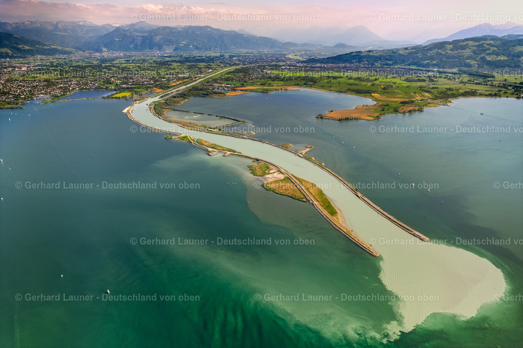 4028088 | HARD 17.05.2020 Uferbereiche entlang der Fluss- Mündung des Rhein in den Bodensee in Hard in Vorarlberg, Österreich. // Riparian areas along the river mouth of the Rhine in Lake Constance in Hard in Vorarlberg, Austria. Foto: Gerhard Launer