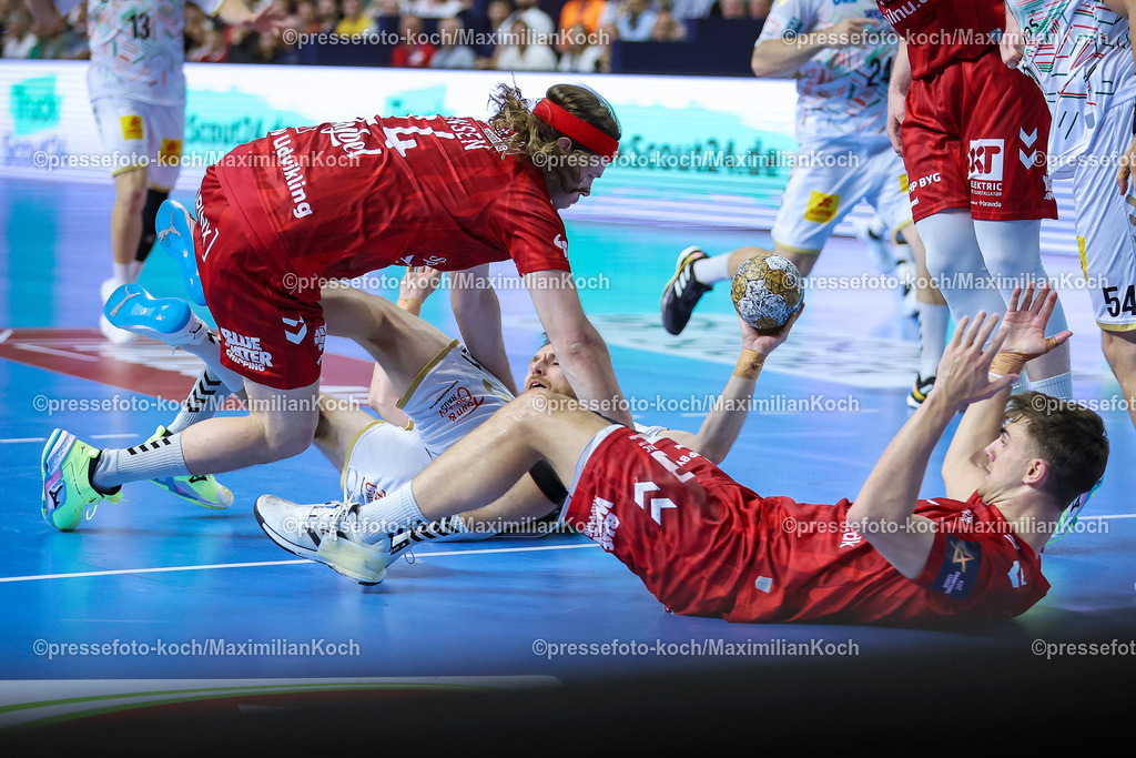 KoeEHF08062401028 | 08.06.2024, Köln, Handball, TruckScout24 EHF FINAL4, Machineseeker Champions League Men, Lanxess-Arena, Halbfinale, SC Magdeburg - Aalborg Handbold: Mikkel Hansen (Aalborg Handbold) stürzt zu Boden
