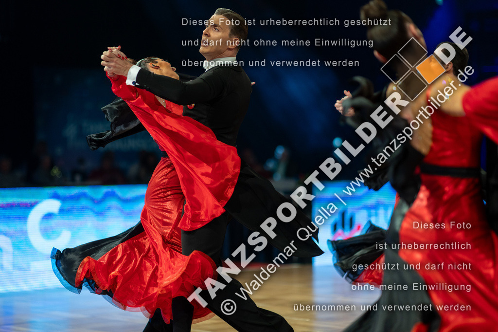 20251206-00347 | Hier finden Sie Tanz Bilder vom Latein und Standard Formationen tanzen. Sportbilder vom Tanzsport. Schöne Fotos und von Weltmeisterschaft, Europameisterschaft, Bundesliga, Regionalliga, Oberliga und Landesliga sowie von GOC Stuttgart, DanceComp, WM Bremen
