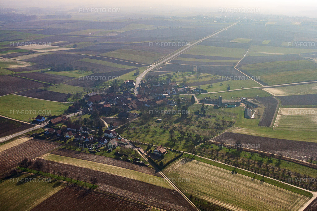 Aerial view: Kuhlendorf district from the west in Betschdorf in the state Bas-Rhin, France. – Photo: IMG_62726.jpg taken on 03/09/2014 by Werner Riehm/FLY-FOTO.com – Resolution of the original: 4752 x 3168 px