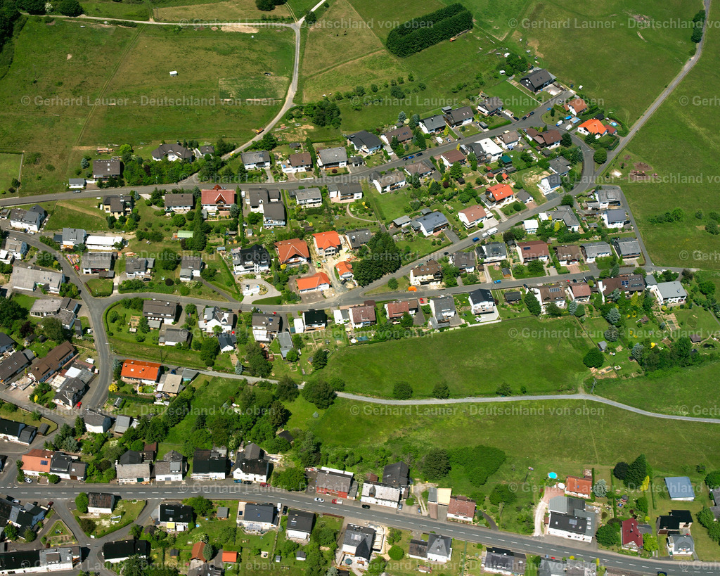 2611135 | SEELBACH 09.06.2006 Wohngebiet einer Einfamilienhaus- Siedlung  in Seelbach im Bundesland Hessen, Deutschland // Single-family residential area of settlement  in Seelbach in the state Hesse, Germany Foto: Gerhard Launer