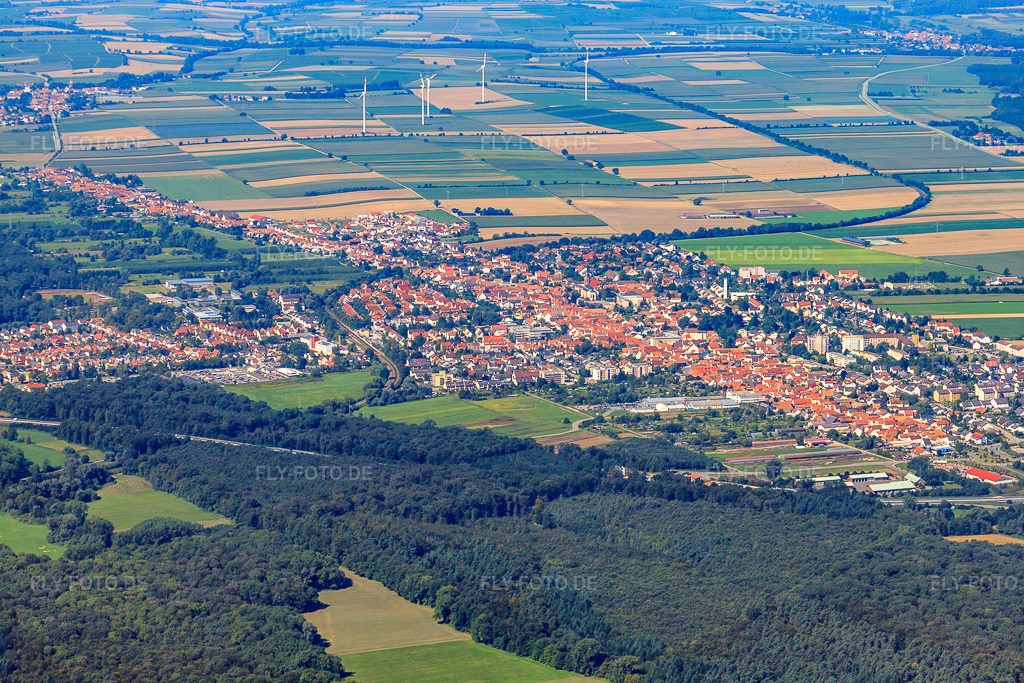 Luftbild: Stadtansicht von Südosten in Kandel im Bundesland Rheinland-Pfalz in Deutschland. Foto: IMG_32193.jpg vom 20.08.2010 durch Werner Riehm/FLY-FOTO.de