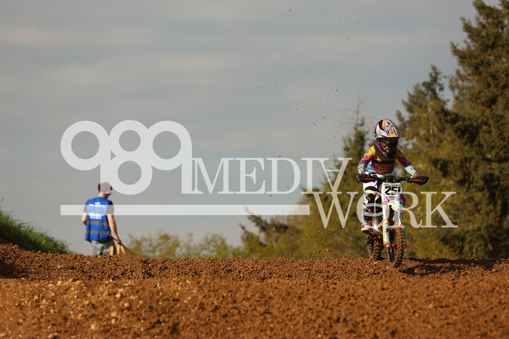 5E6A9744 | 989 MEDIAWORK
