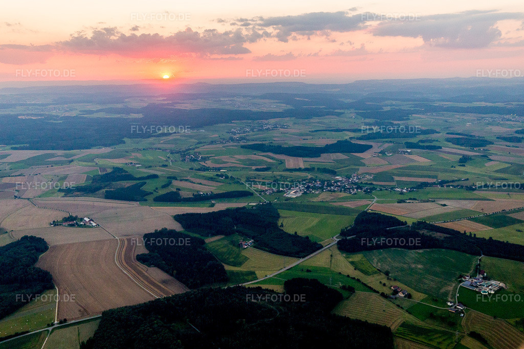 Luftbild: Sonnenuntergang über der Landschaft Hegau im Ortsteil Boll in Sauldorf im Bundesland Baden-Württemberg in Deutschland. Foto: IMG_094072.jpg vom 26.08.2016 durch Werner Riehm/FLY-FOTO.de