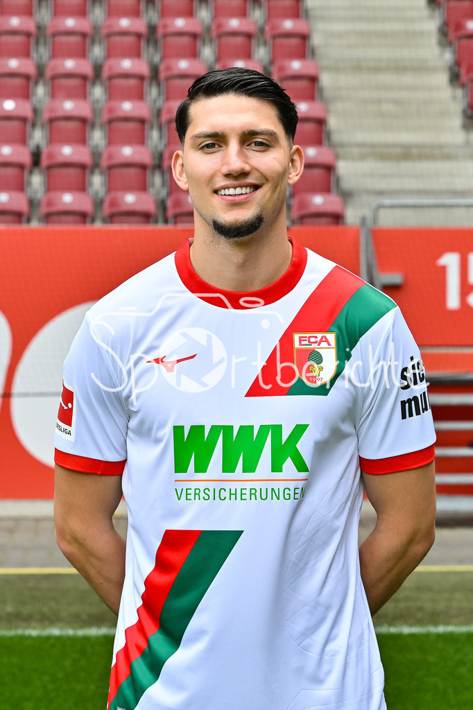 FC Augsburg 2025/26 | Yusuf KABADAYI / Einzelfoto / Freisteller / Media Day FC Augsburg: WWK-Arena am 06.08.2025