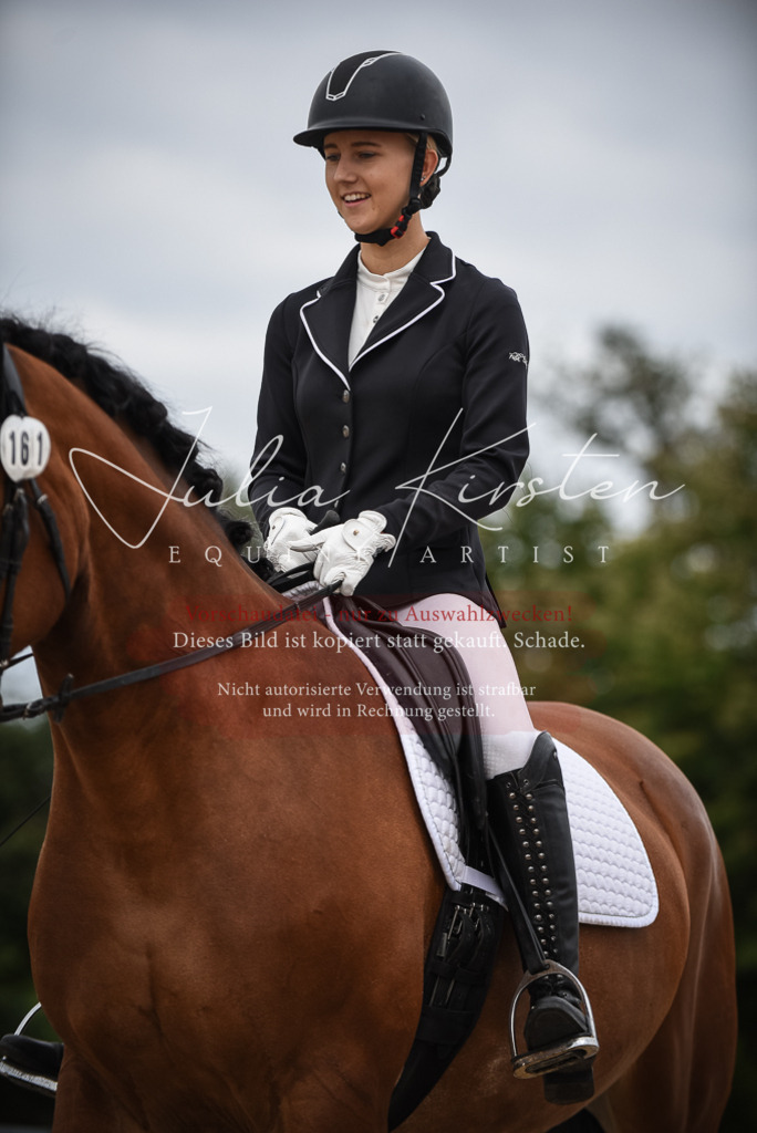 DSC_8247 | Pferde- und Turnierfotografie in Westsachsen. Pferdeportraits, Auftragszeichnungen und intuitive Kunst.