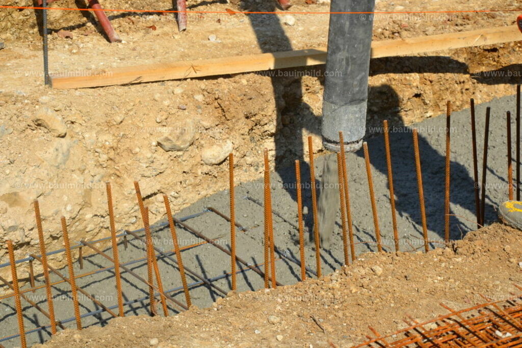 bib-lg04-betonarbeiten-0018 | Nach LV-Leistungsgruppen sortierte Detailfotos über den Bau eines Hauses. Alle Hausbau-Bilder direkt vom Urheber und Autor der Website Haus-Selber-Bauen.com