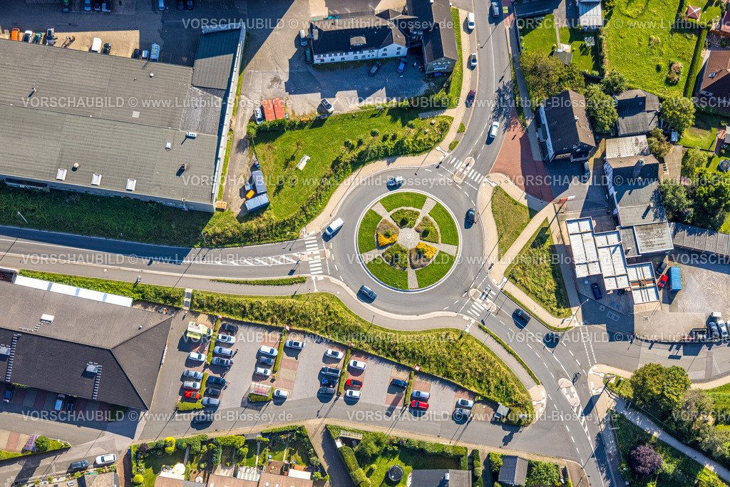 Sprockhoevel240810943 | Luftbild, Straßenverkehr mit Kreisverkehr  mit bunter Garten-Bepflanzung, Glückauf-Allee und Wuppertaler Straße, Niedersprockhövel, Sprockhövel, Ruhrgebiet, Nordrhein-Westfalen, Deutschland