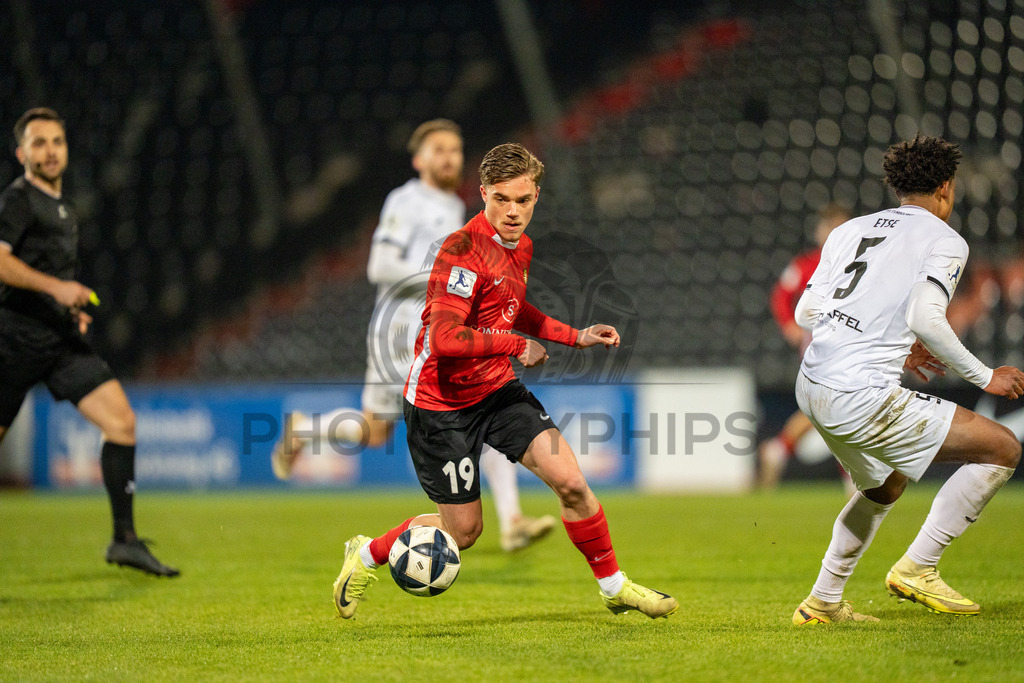 SG Sonnenhof Grossaspach vs. TSV Steinbach Haiger, Fussball, Regionalliga Suedwest, 25. Spieltag, 20.03.2026 | Mike Huras (SG Sonnenhof Großaspach, #19),SG Sonnenhof Grossaspach vs. TSV Steinbach Haiger, Fussball, Regionalliga Suedwest, 25. Spieltag, 20.03.2026Foto: photosbyphips/Philip Ziegler